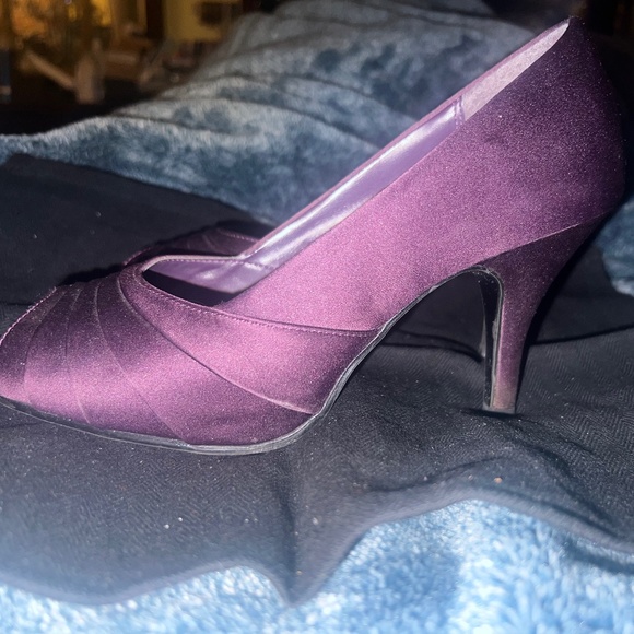 Plum stain heels - Picture 2 of 2